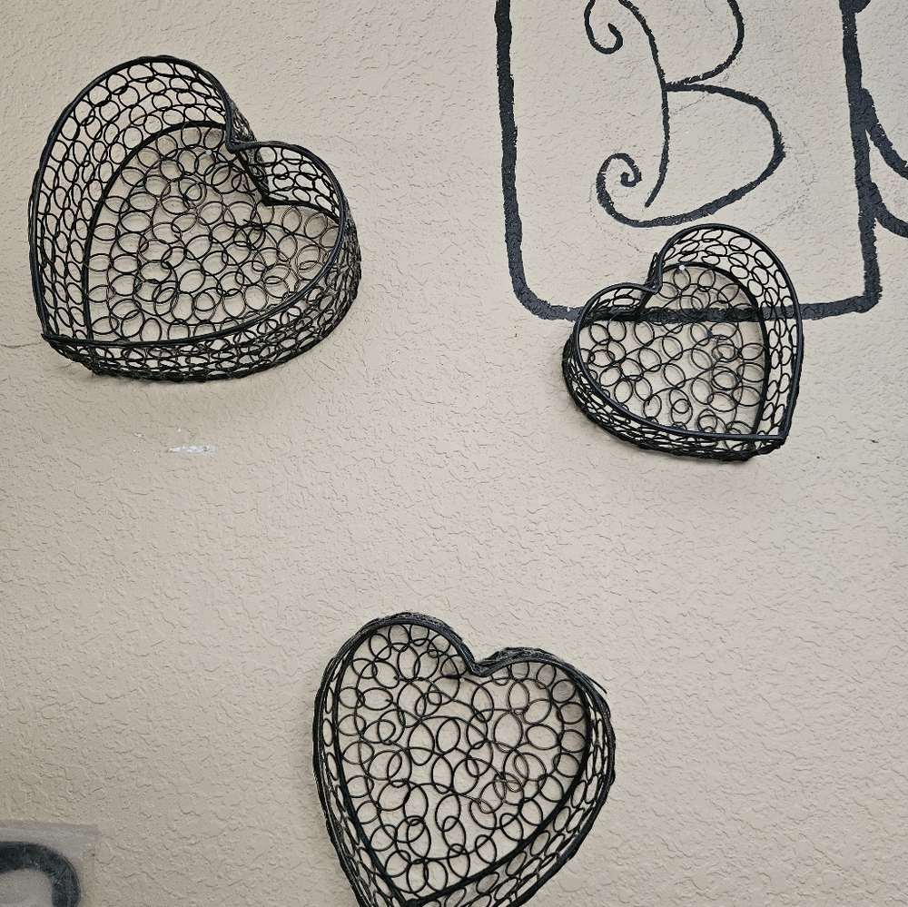 Black Heart-Shaped Wire Wall Decor Set